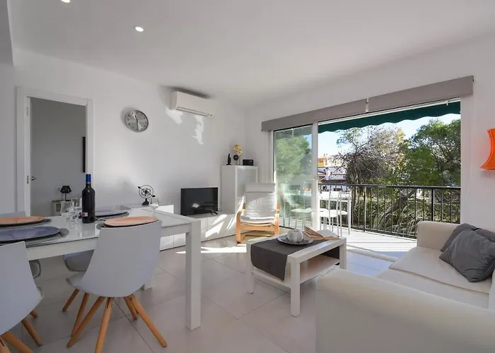 Sunnybeach By Aguilarent دينايا